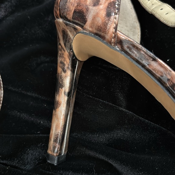 Vince Camuto strappy heels - Picture 5 of 9